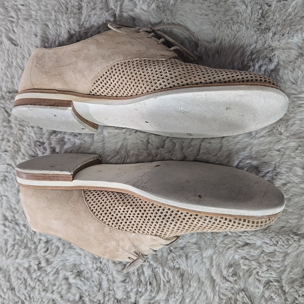 Amalfi tan suede perforated lace up oxfords size 9 - Picture 4 of 10